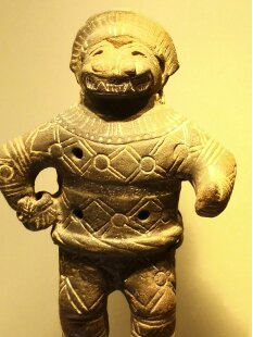 Replik 27 Anhänger kosmologische Figur Goldmuseum Bogota 45 x 50 mm
