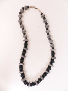 Hornkette Hajasoa schwarz grau 63 cm