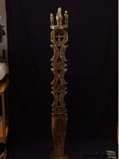 AL116 original AloAlo Grabstele der Mahafaly antik 2 Hirten mit Zebu 160 cm ca. 1920