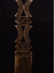 AL116 original AloAlo Grabstele der Mahafaly antik 2 Hirten mit Zebu 160 cm ca. 1920