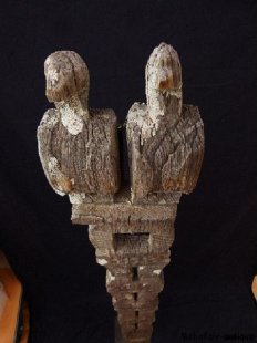 AL117 original AloAlo Grabstele der Sakalava oder Mahafaly antik 2 Totenv&ouml;gel 140 cm ca. 1920 