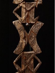 AL48 original AloAlo Grabstele der Mahafaly antik 3 Männer 200 cm ca. 1930 