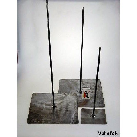 Skulpturenst&auml;nder mit Fu&szlig; 10 x 10 cm