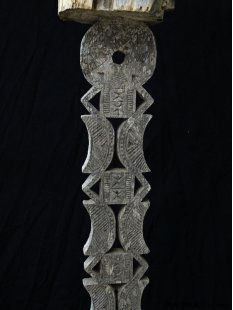 AL185 original AloAlo Grabstele der Mahafaly antik 2 M&auml;nner im Gespr&auml;ch 155 cm ca. 1925 