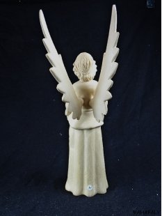 Skulptur Engel mit Rassel wei&szlig;es Fanazava Holz 20 cm = Code H