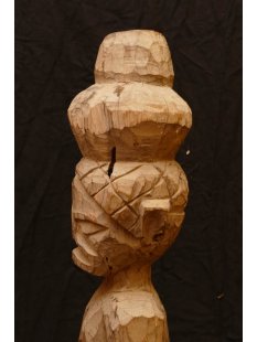 MF001 Skulptur grimmige Frau 73 cm.