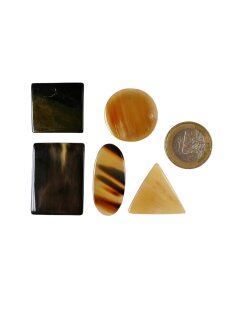 Hornplatten 20-30 mm in 4 Formen poliert einfarbig 2....