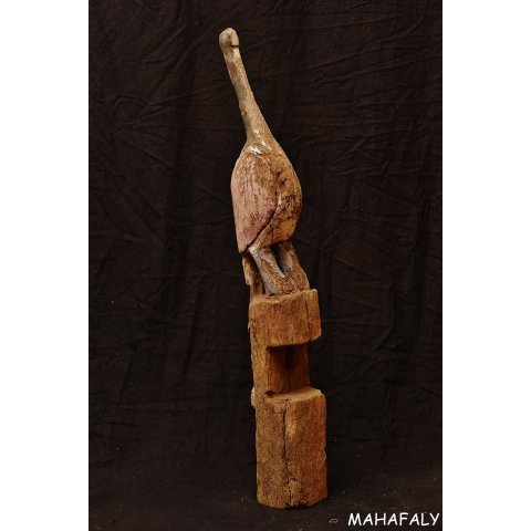 AL132 AloAlo Skulptur der Sakalava Grabwächter Ibis mit Krokodil 83 cm ca. 1930 
