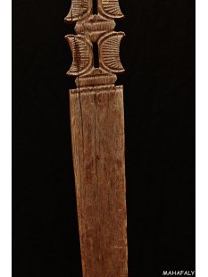 AL136 original AloAlo Grabstele der Mahafaly antik Ringkampf 180 cm ca. 1940 