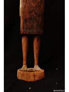 MF376 Skulptur der Mahafaly Wassertr&auml;gerin 1975 = 75 cm 