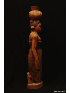 MF383 Skulptur der Mahafaly Wasserträgerin 1975 = 84 cm 