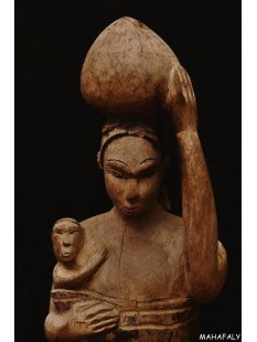 MF386 Skulptur der Mahafaly Wasserträgerin 1975 = 65 cm 