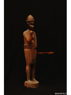 MF390 Skulptur der Atandroy Mann mit Speer = 66 cm 