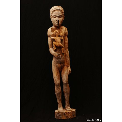 MF392 Skulptur der Sakalava nackte Frau mit Baby 122 cm ca.1950