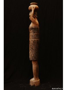 MF394 Skulptur der Mahafaly Wassertr&auml;gerin 1975 = 95 cm  