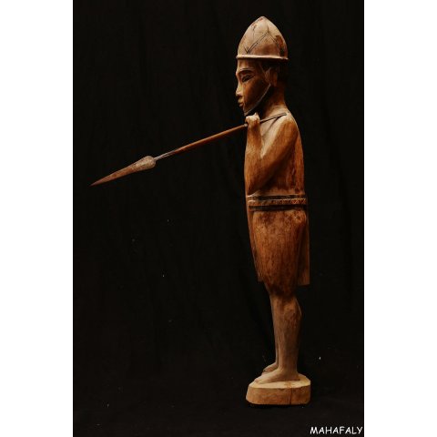 MF396 Skulptur der Atandroy Mann mit Speer = 78 cm