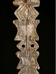 AL225 original AloAlo Grabstele der Sakalava antik nackte Frau und Reiter 215 cm ca. 1960 