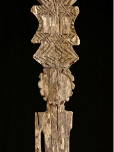 AL225 original AloAlo Grabstele der Sakalava antik nackte Frau und Reiter 215 cm ca. 1960 