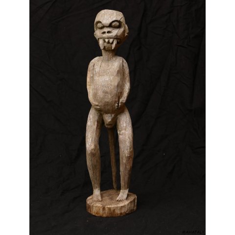 MF012 Vazimba Skulptur schwangerer Vampir 45 cm