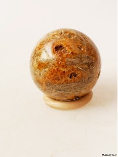 K109  fossiles und versteinertes Holz silifiziert Kugel Madagaskar  575 g D 70 mm