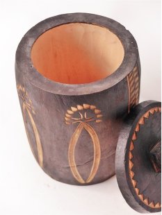 Boite ´de Mahafaly Vorratsdosen aus Weichholz mit naiver Brandmalerei ca. 12  cm hoch  = Code C