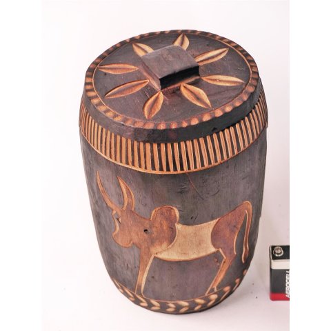 Boite ´de Mahafaly Vorratsdosen aus Weichholz mit naiver Brandmalerei ca.18 cm hoch = Code E