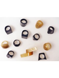 1 x Fingerringe stark reduziert echt Horn Farb- und Designmix große Formen 19,0