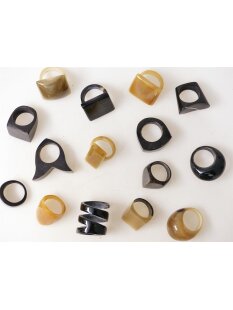 1 x Fingerringe stark reduziert echt Horn Farb- und Designmix große Formen 19,5