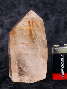 BKSH98 Bergkristall mit Includien Rutil Quarz Madagaskar Naturform poliert 10 cm 420 g