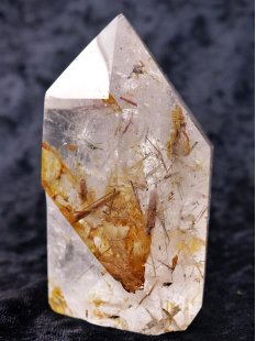 BKSH99 Bergkristall mit Includien Rutil Quarz Madagaskar Naturform poliert 9,5 cm 440 g
