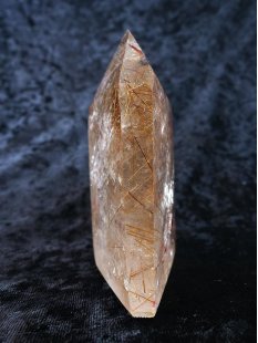BK105 Bergkristall mit Includien Rutil Quarz Madagaskar Naturform poliert 10 cm 380 g