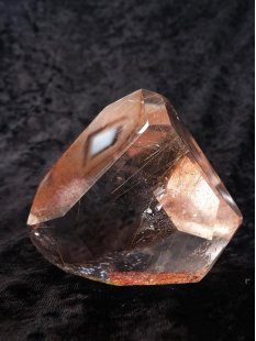 BKSH112 Bergkristall Ladolit mit Includien Einschlüssen Madagaskar Naturform poliert 10 cm 550 g