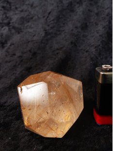 BK113 Bergkristall mit Includien Einschl&uuml;ssen Madagaskar Naturform poliert 7 cm 180 g