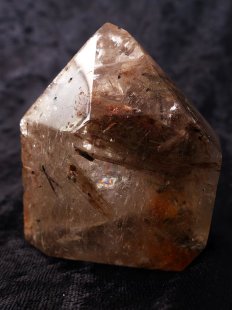 BKSH114 Bergkristall mit Includien Einschlüssen Madagaskar Naturform poliert 6,5 cm 190 g