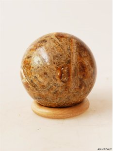 K133  fossiles und versteinertes Holz silifiziert Kugel Madagaskar  440 g D 67 mm
