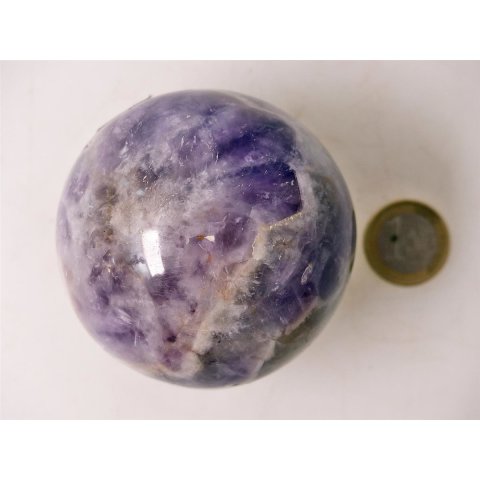 KAme05 Chevron Amethyst Kugel Madagaskar 420g; D: 66 mm