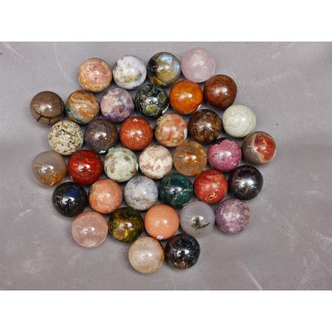 38 Edelsteinkugeln 5,26 € pro St. Kollektion aus Madagaskar Ø 35 mm für Solitärspiel