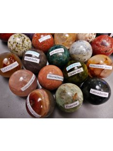 38 Edelsteinkugeln 5,26 € pro St. Kollektion aus Madagaskar Ø 35 mm für Solitärspiel