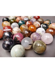 38 Edelsteinkugeln 5,26 € pro St. Kollektion aus Madagaskar Ø 35 mm für Solitärspiel