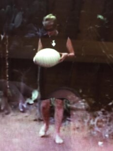 Das größte Ei der Welt ! Aepyornis maximus Elefantenvogel Ei Nr. VII. präpariert mit kleinem Fraßloch H: 32 cm 1987 g