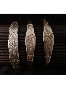 Armreifen aus Altgeld geschmiedet Schlange mit Mittelplatte traditioneller Schmuck der Mahafaly, verstellbar