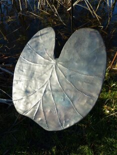 Garten Deko Skulptur Blech Blatt, mattschwarz, groß,  auf Stiel steckbar  D: 40 cm